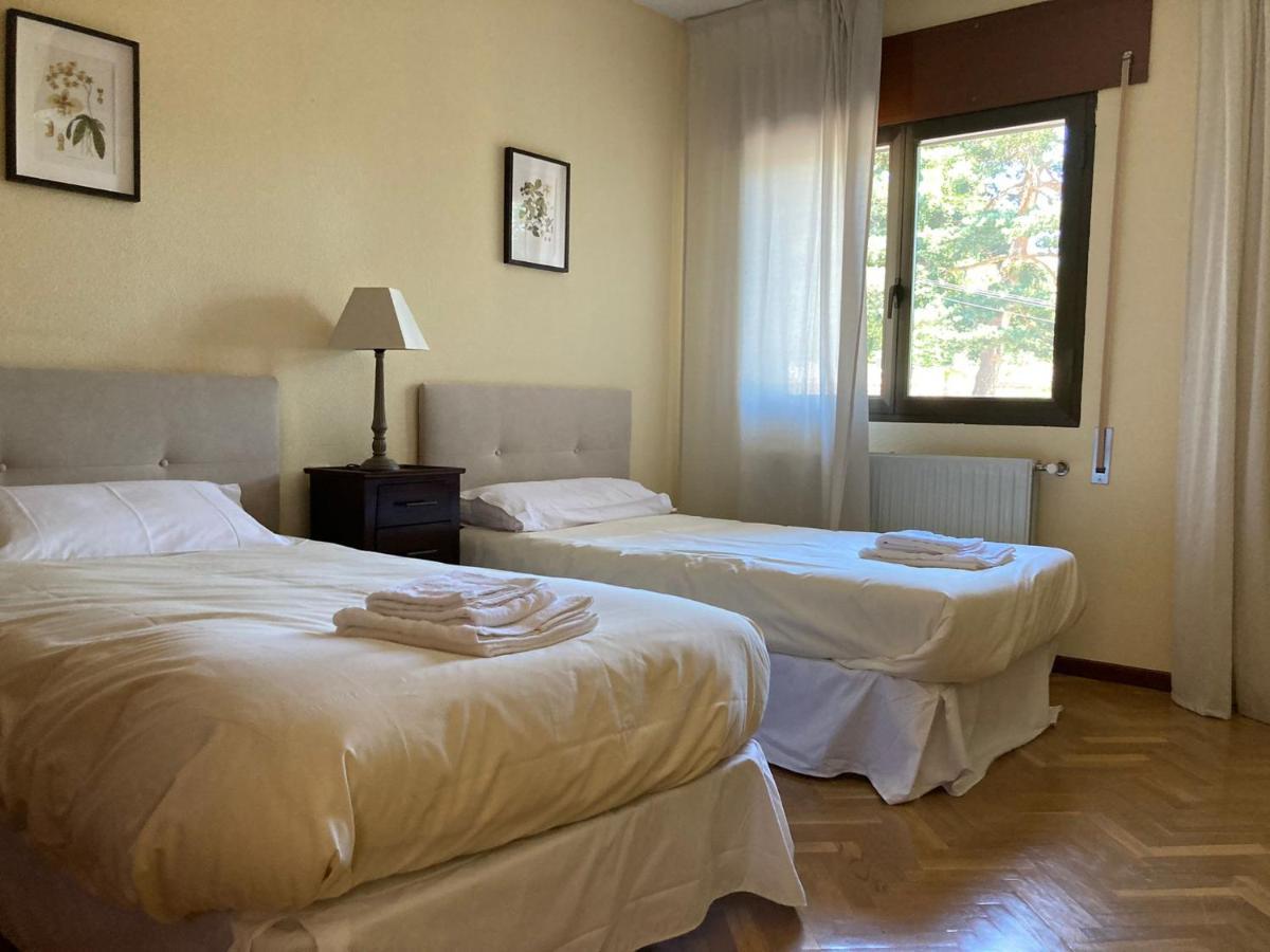Los Cedros, Gran Chalet Con Piscina Y Apartamento En Navacerrada Eksteriør billede