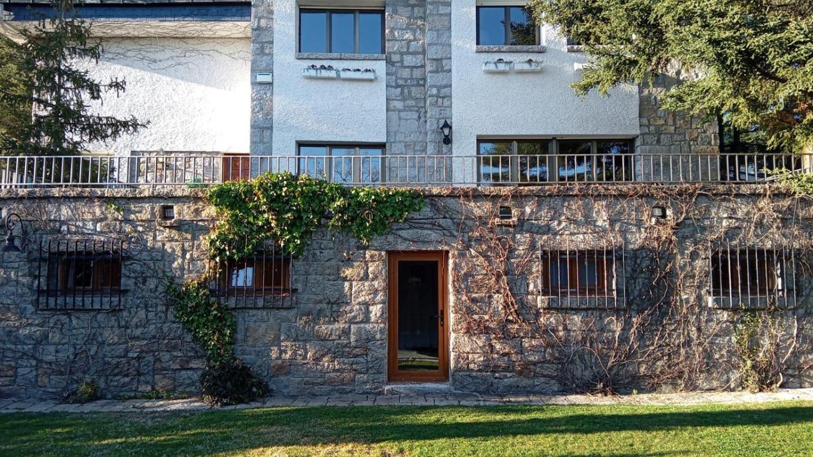 Los Cedros, Gran Chalet Con Piscina Y Apartamento En Navacerrada Eksteriør billede