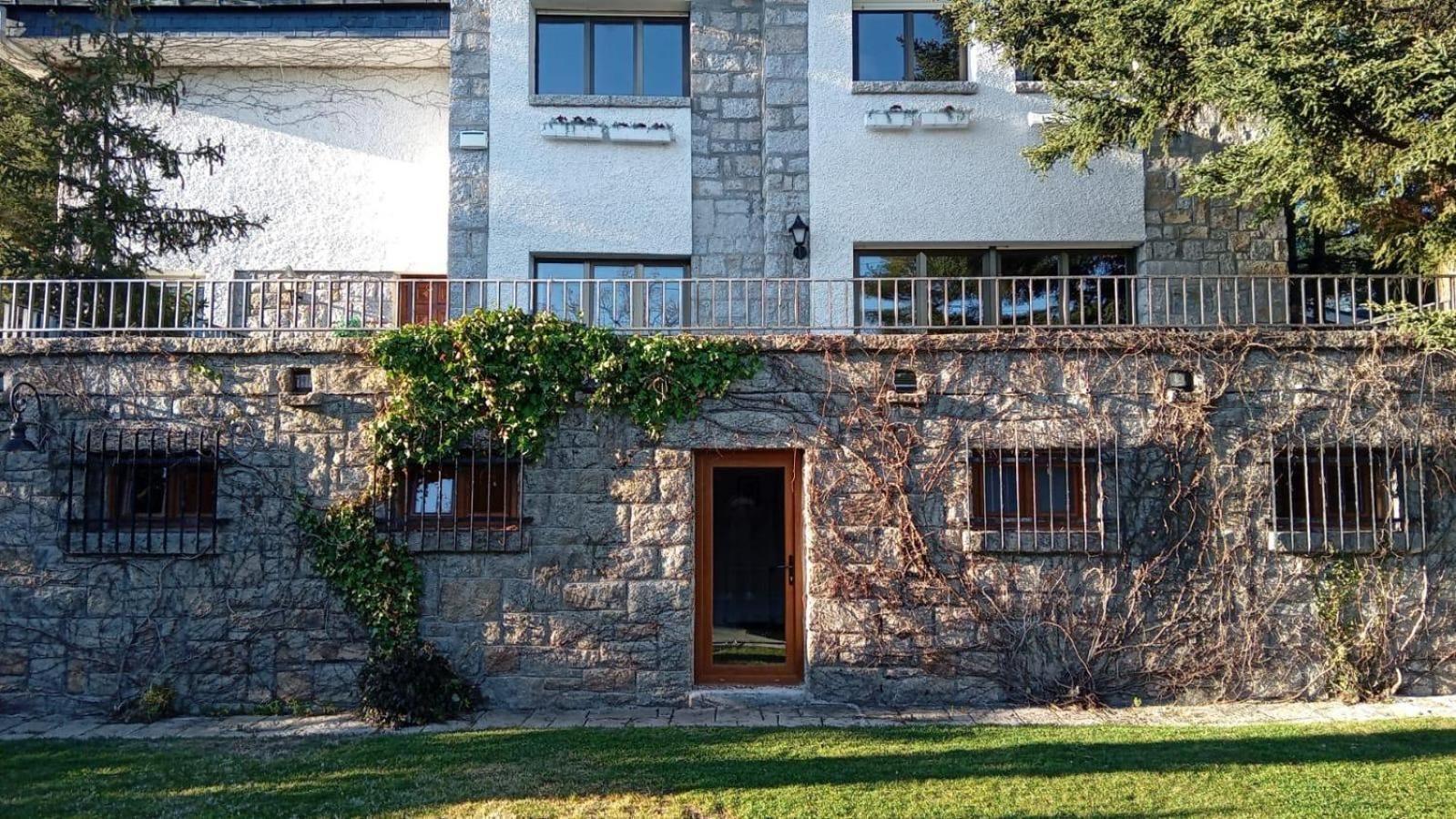 Los Cedros, Gran Chalet Con Piscina Y Apartamento En Navacerrada Villa Eksteriør billede