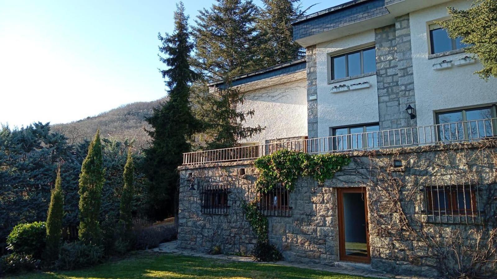 Los Cedros, Gran Chalet Con Piscina Y Apartamento En Navacerrada Eksteriør billede